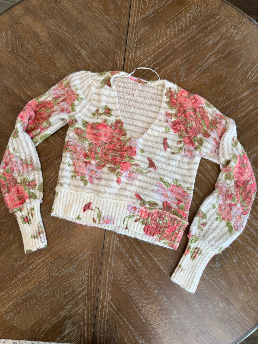 Free People Bed of Roses V-Neck Women’s Sweater - Picture 1 of 8